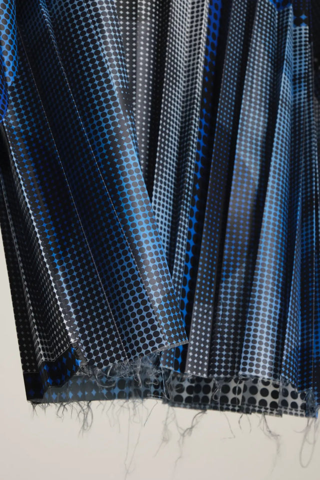 HALF PLEATS PULL SMILE FABRIC