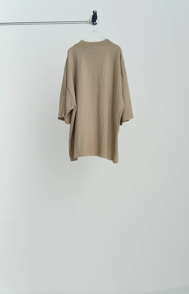 TEE/ROOM