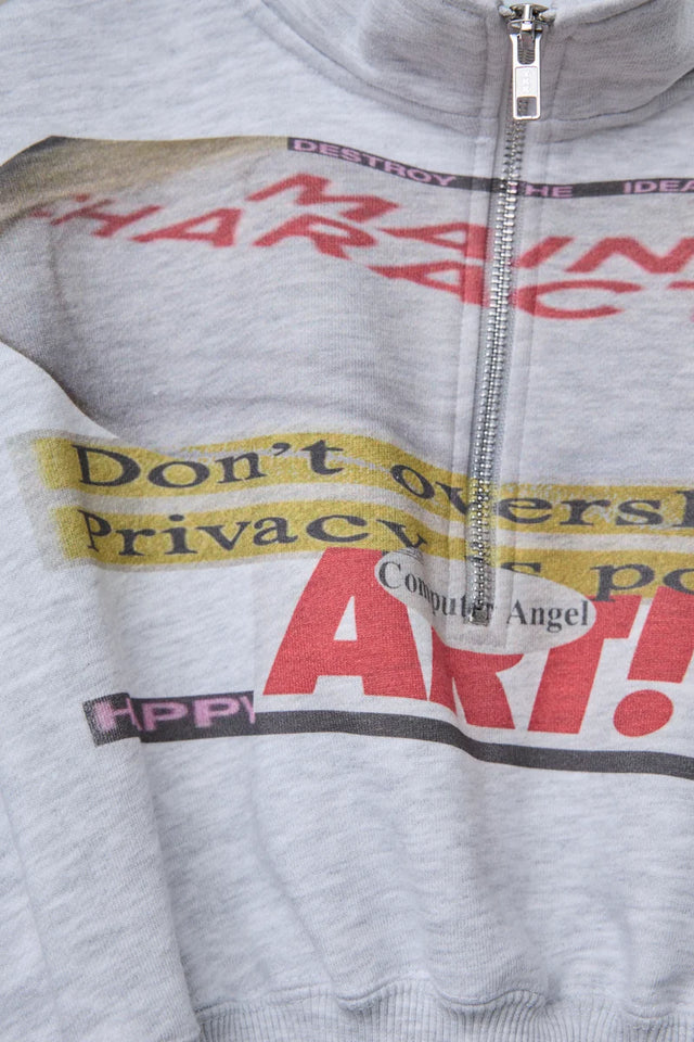 CROPPED HALF-ZIP "MAIN CHARACTER" SWEAT［BODYSONG.］