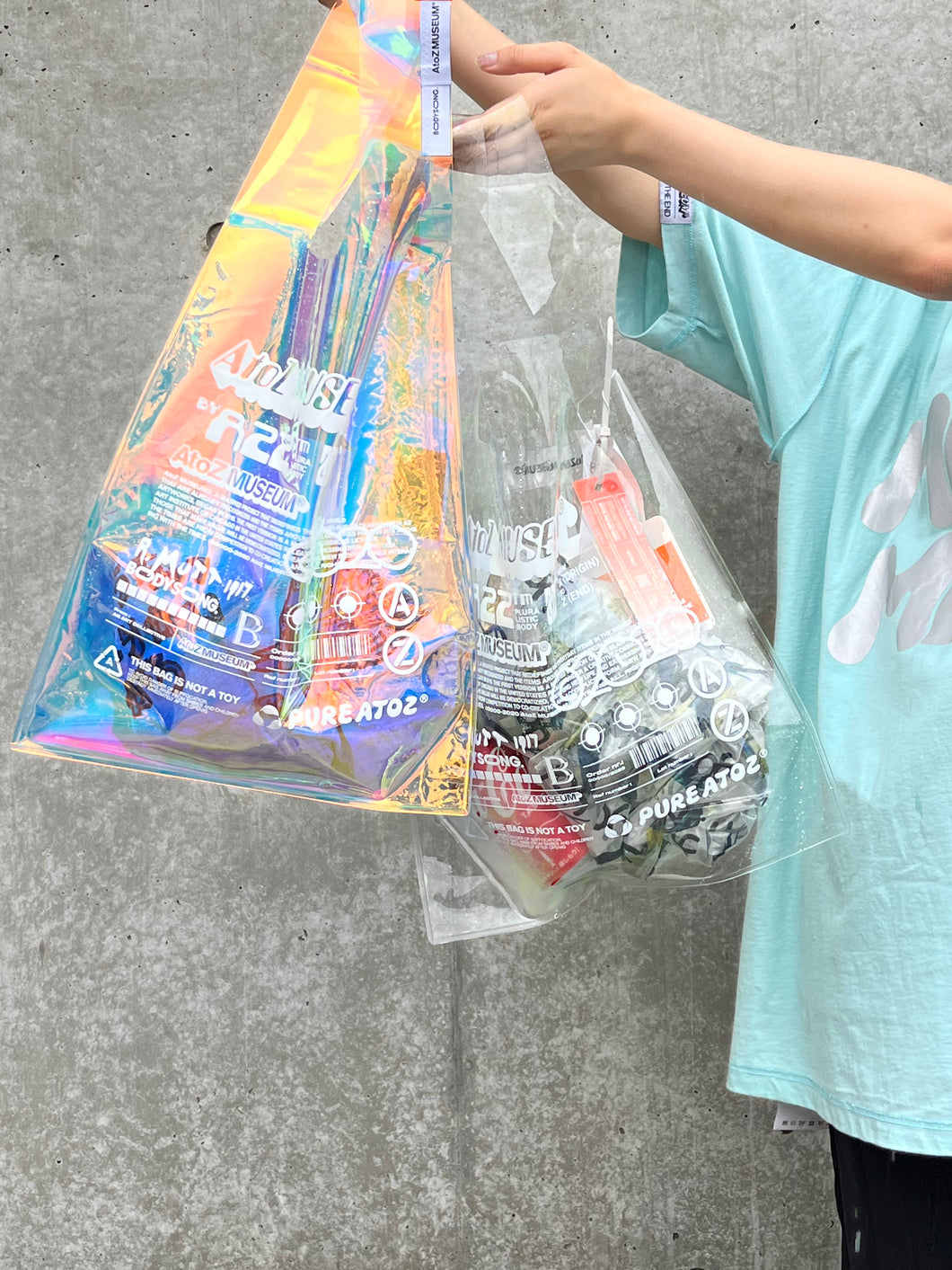 A2Z™ AtoZ MUSEUM® × BODYSONG  clear shop bag (Aurora)